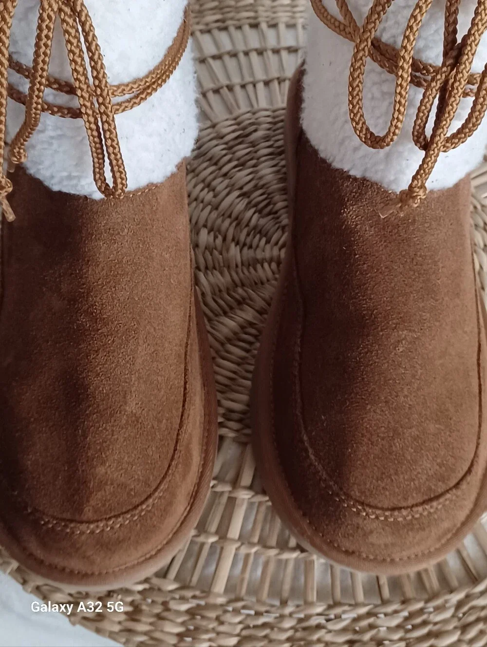 Koolaburra by UGG Women's Michon Short Chestnut Suede Faux Sherpa Boot.  Sz 9